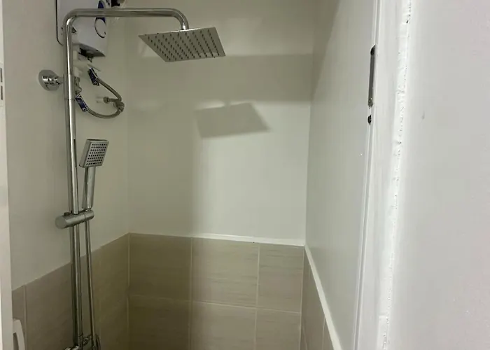 Leaf Residences Alabang Muntinlupa Condotel Homestay Manila
